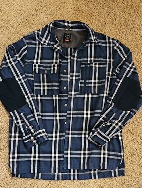 Wrangler Navy and White Plaid Casual Button-Down Shirt